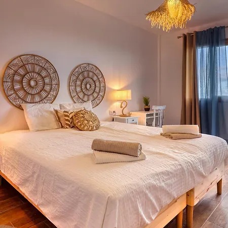 Semesterbostad Spacious With Tropical Garden, Bbq, Near Seaside *