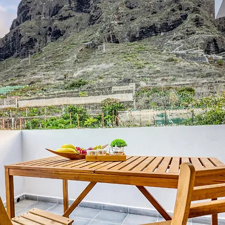 Spacious With Tropical Garden, Bbq, Near Seaside Semesterbostad Los Silos