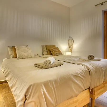 Spacious With Tropical Garden, Bbq, Near Seaside Semesterbostad