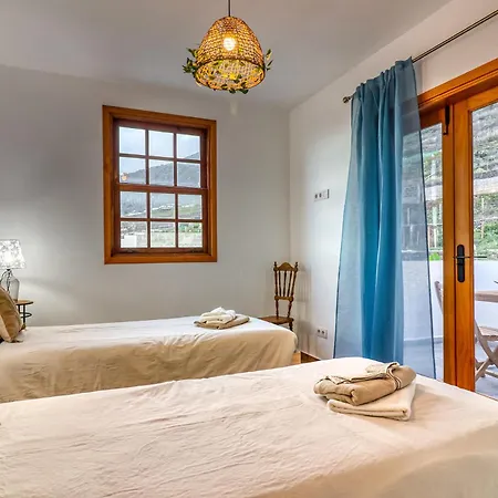 Semesterbostad Spacious With Tropical Garden, Bbq, Near Seaside *