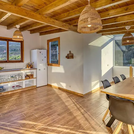 Semesterbostad Spacious With Tropical Garden, Bbq, Near Seaside Los Silos