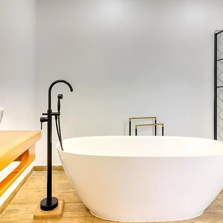 Дом отдыха Spacious With Tropical Garden, Bbq, Near Seaside