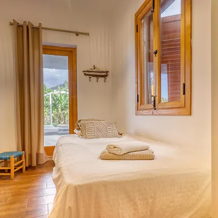 Дом отдыха Spacious With Tropical Garden, Bbq, Near Seaside Лос-Силос