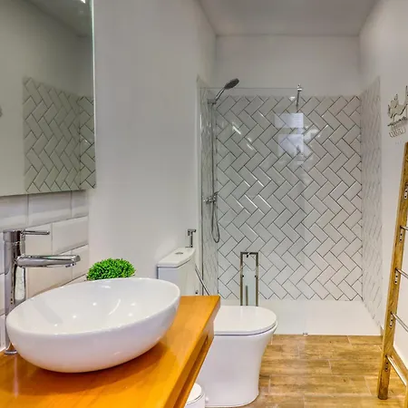 Spacious With Tropical Garden, Bbq, Near Seaside