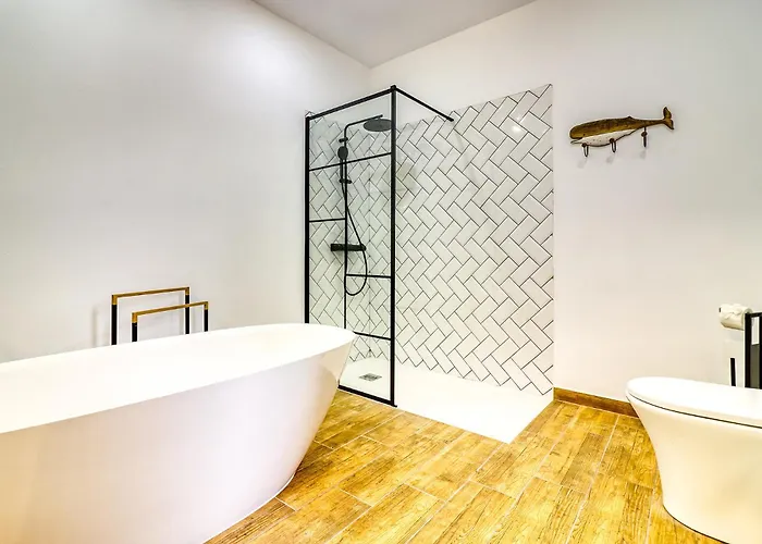 Spacious With Tropical Garden, Bbq, Near Seaside 度假居 *