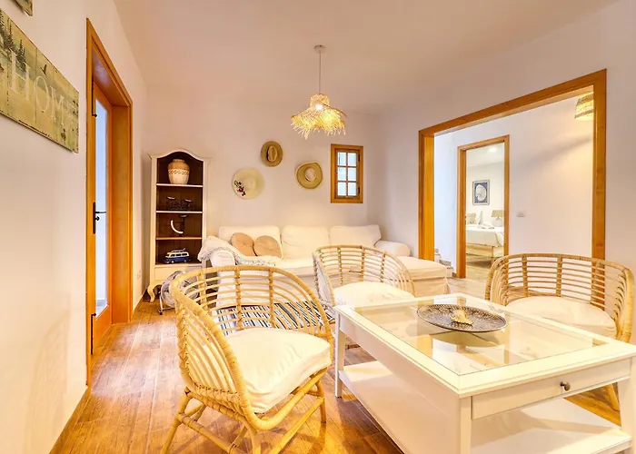 Spacious With Tropical Garden, Bbq, Near Seaside * 洛斯瑟罗斯